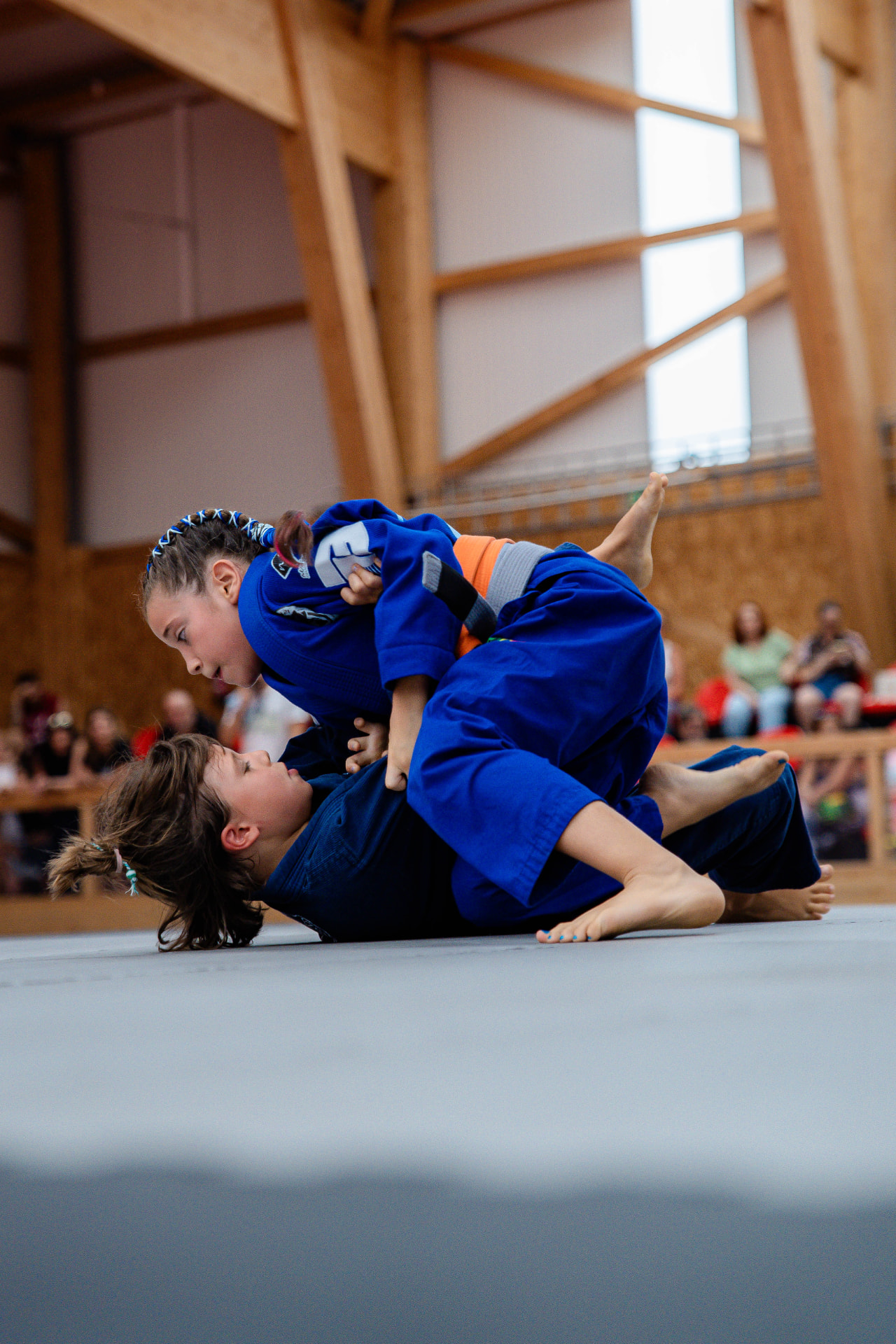 RDJ a controlar a posição durante um combate no tatami